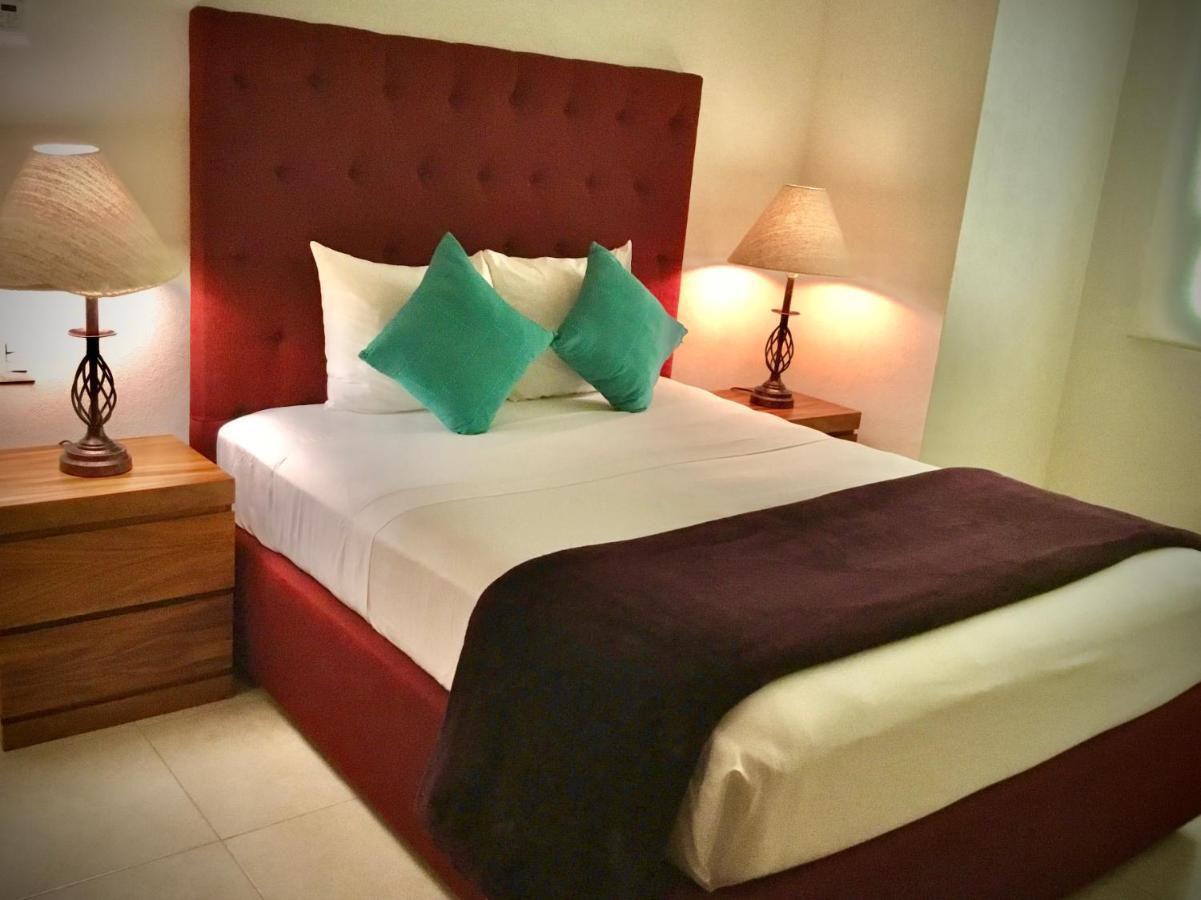 Apartamentos Grand Venetian Puerto Vallarta Bagian luar foto