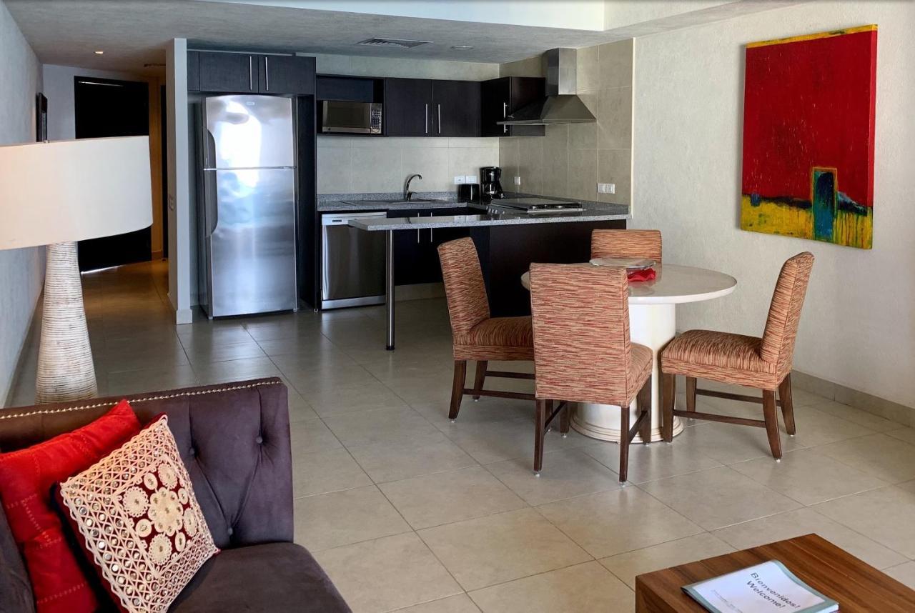 Apartamentos Grand Venetian Puerto Vallarta Bagian luar foto